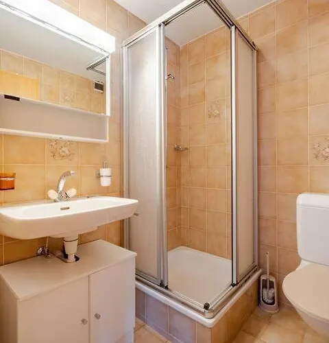 Schoenes In * Guttet-Feschel